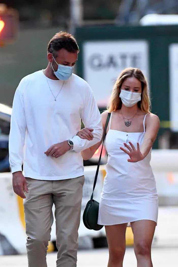 jennifer lawrence on a romantic stroll with husband cooke maroney 2