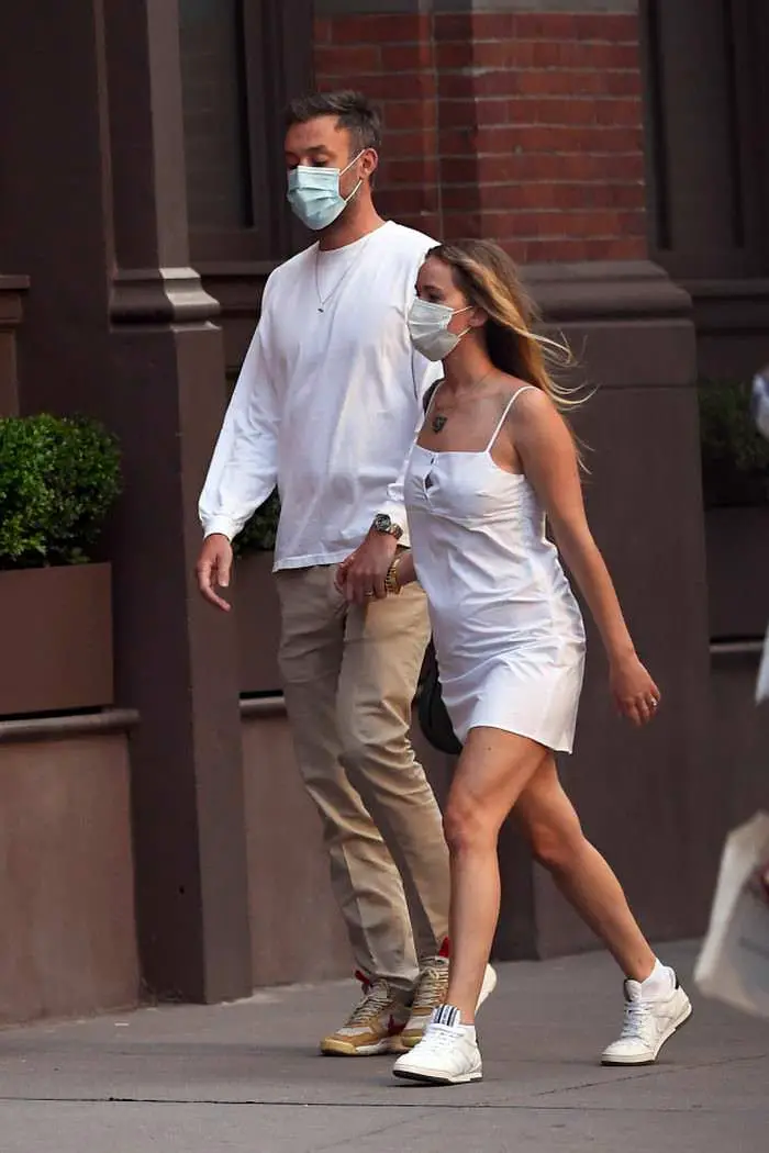 jennifer lawrence on a romantic stroll with husband cooke maroney 3