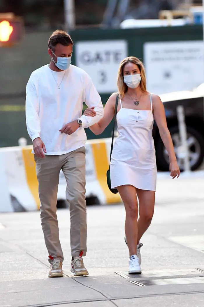 jennifer lawrence on a romantic stroll with husband cooke maroney 4