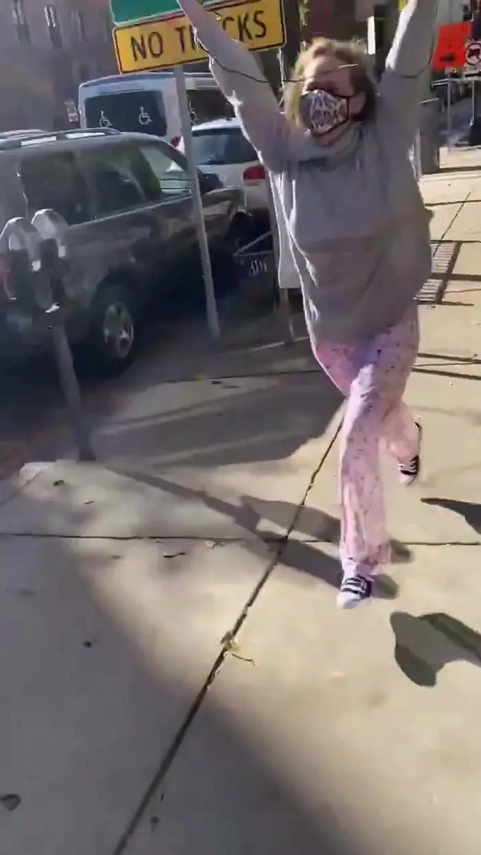 jennifer lawrence runs in pajama outside her apartment to celebrate joe biden s win 1