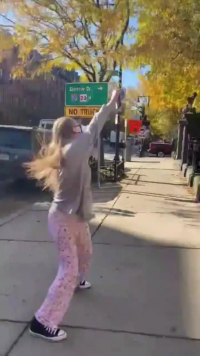 jennifer lawrence runs in pajama outside her apartment to celebrate joe biden s win 5