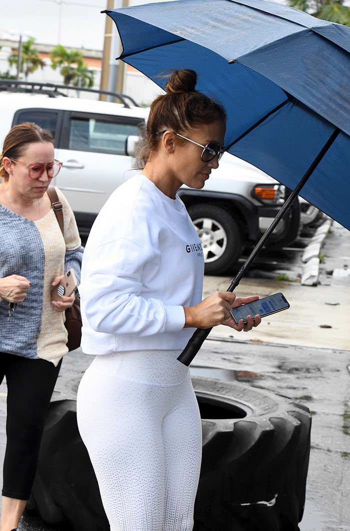 jennifer lopez arrives at the gym in miami 4