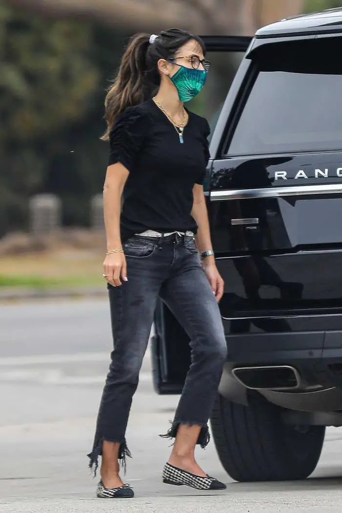 jordana brewster looked chic as she was pumping gas in brentwood 2