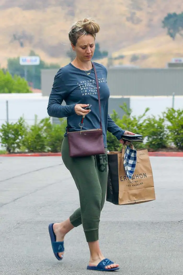 kaley cuoco goes casual and make up free in shopping 4