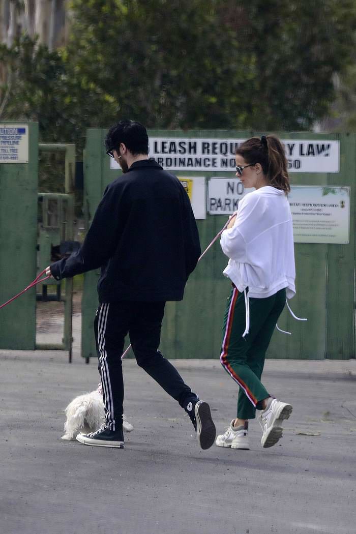 kate beckinsale takes her dog for a walk with a friend 2
