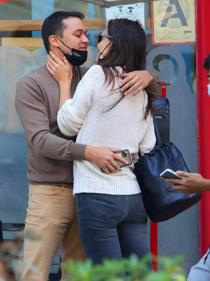 katie holmes locks lips with chef emilio vitolo jr in nyc 3