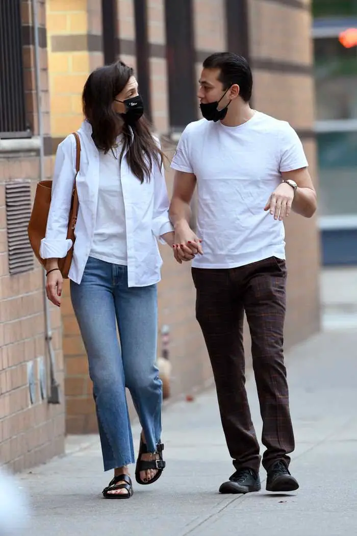 katie holmes sports a casual look while on a walk with emilio vitolo jr in ny 2