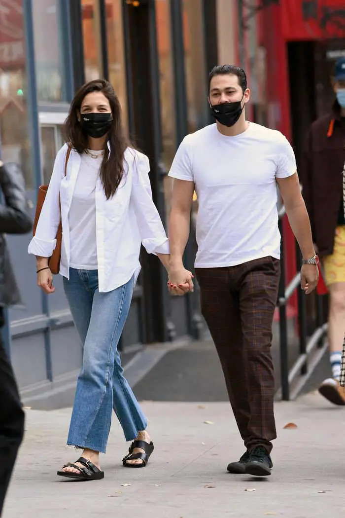 katie holmes sports a casual look while on a walk with emilio vitolo jr in ny 4