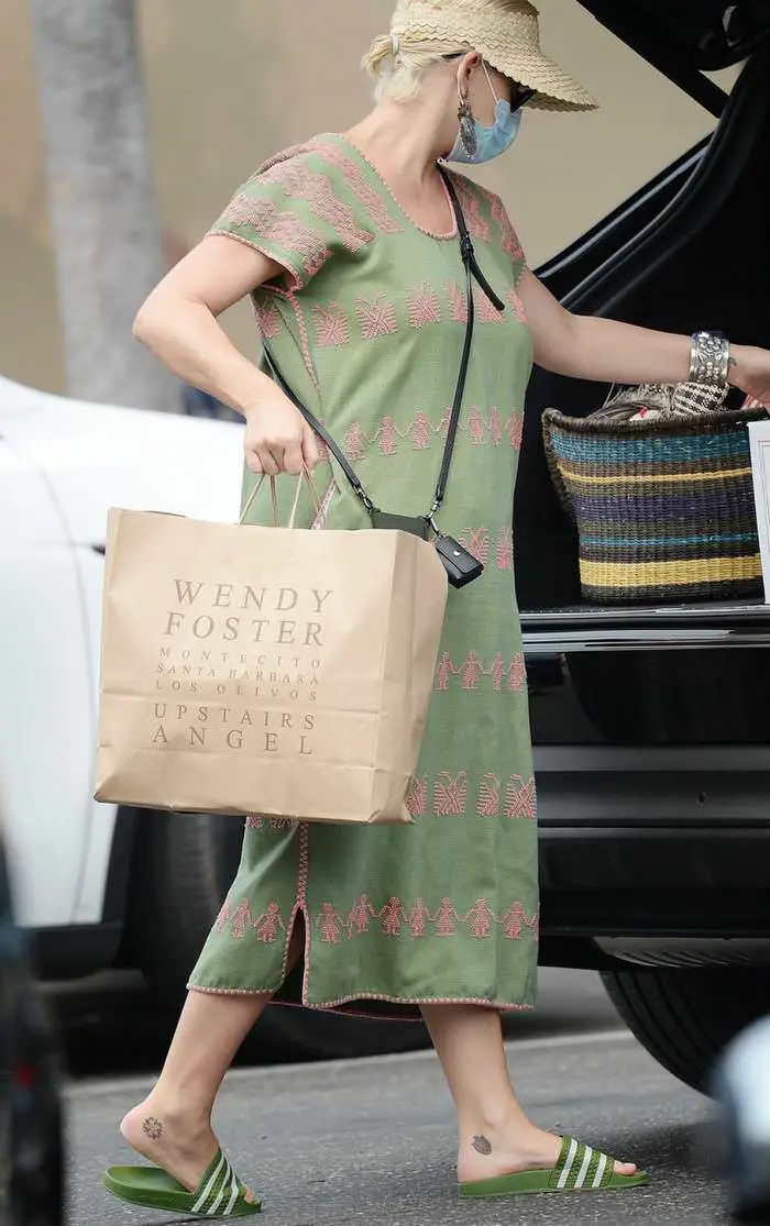 katy perry looks wonderful while out for the first time after giving birth 2