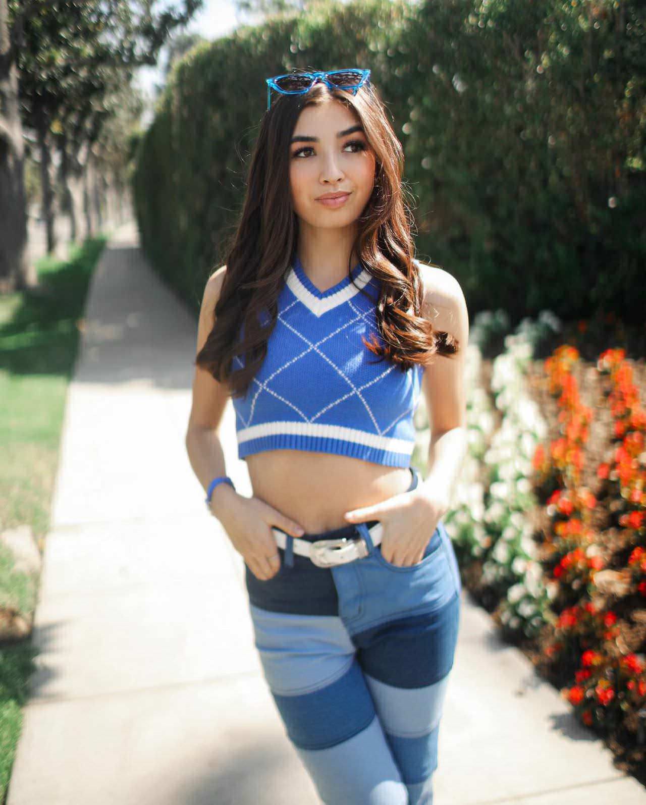 kelsey lynn cook in crop top sweater and chic jeans 2