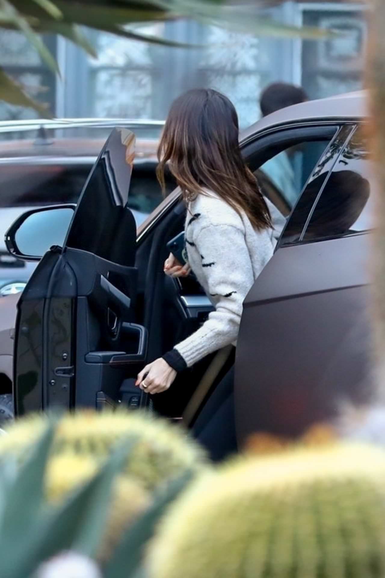 kendall jenner leaving after posing for ricky regal photoshoot 2