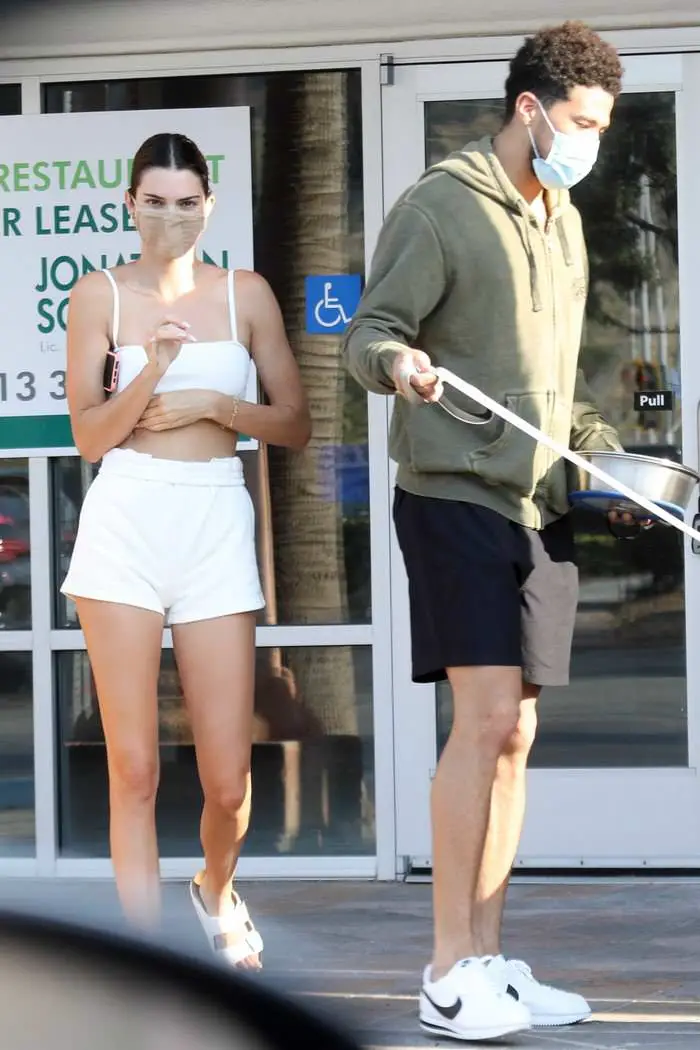 kendall jenner with her bf devin booker and his dog in malibu 1