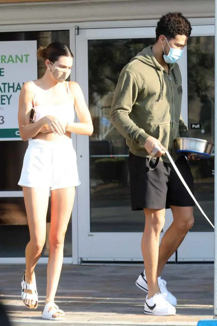 kendall jenner with her bf devin booker and his dog in malibu 3