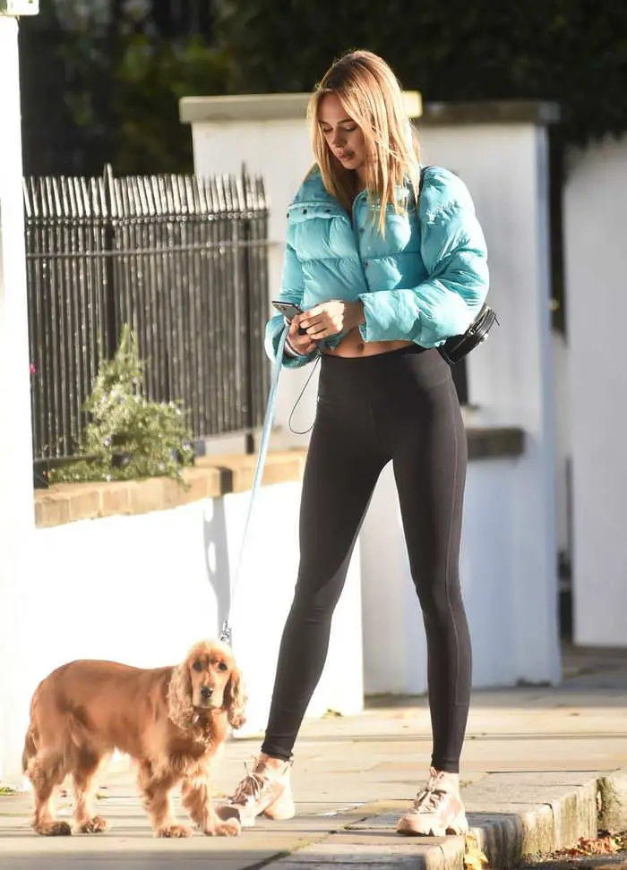 kimberley garner flashes her abs and a black sports bra while walking her dog 2