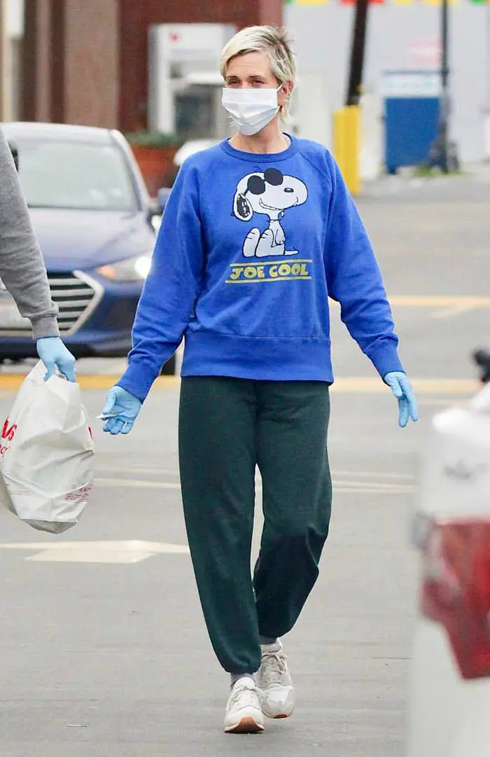 kristen wiig shopping with fiance in los angeles 3