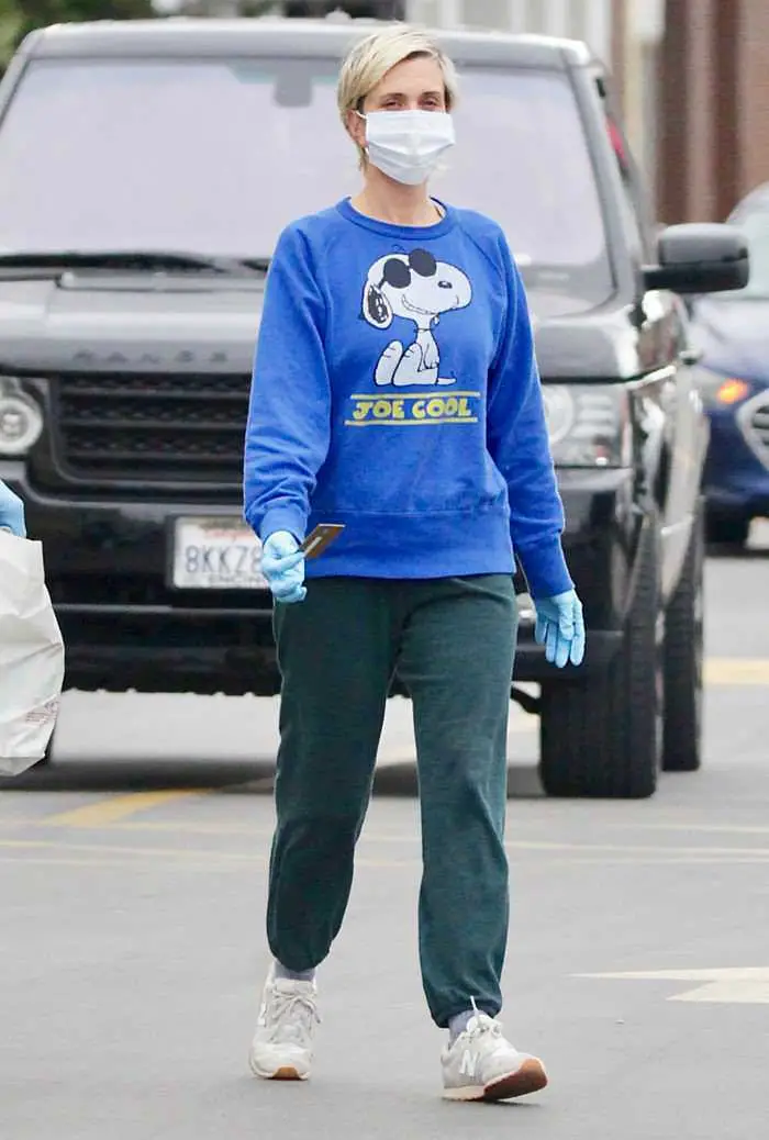 kristen wiig shopping with fiance in los angeles 4