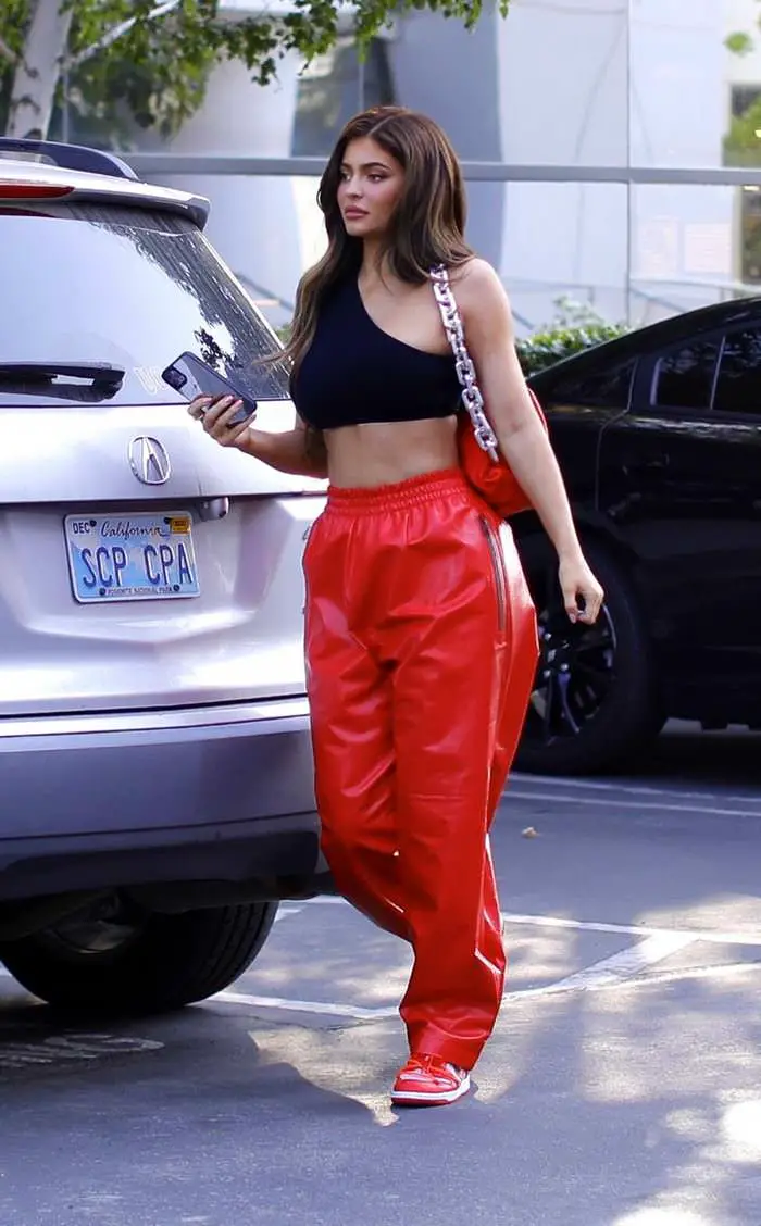 kylie jenner flashes her stiff abs as she was leaving a photoshoot in la 4