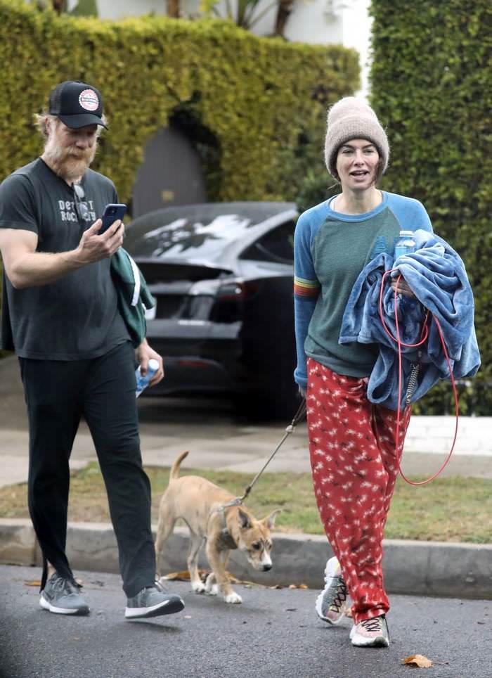 lena headey is smiling while she leaves gym with her boyfriend 1