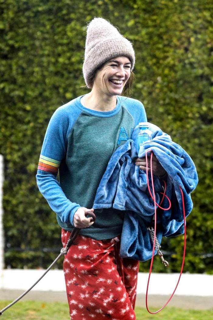 lena headey is smiling while she leaves gym with her boyfriend 2