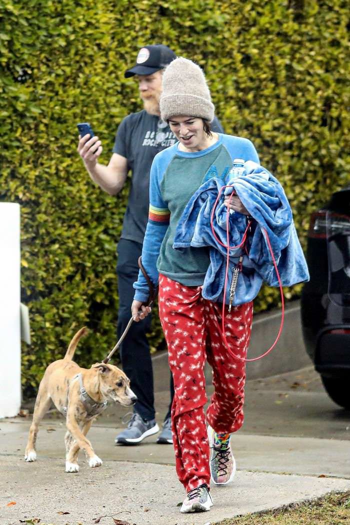 lena headey is smiling while she leaves gym with her boyfriend 3