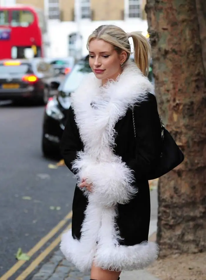 lottie moss looks stylish as she goes to bluebird cafe in london with a friend 2