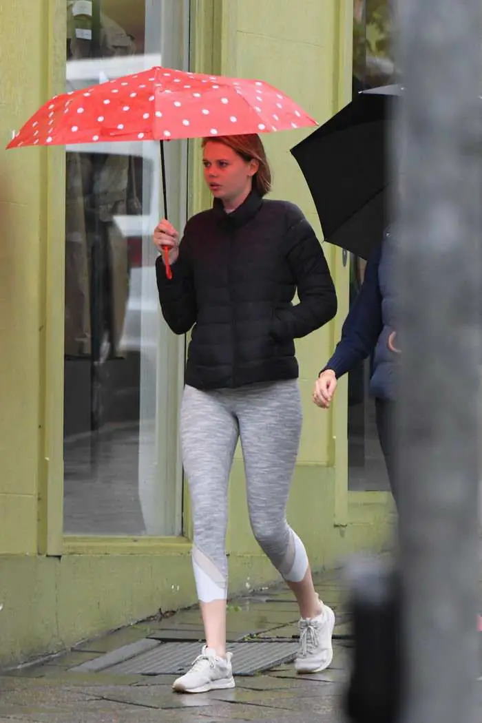 lucia hawley stepped out with a friend to grab a coffee in sydney 1