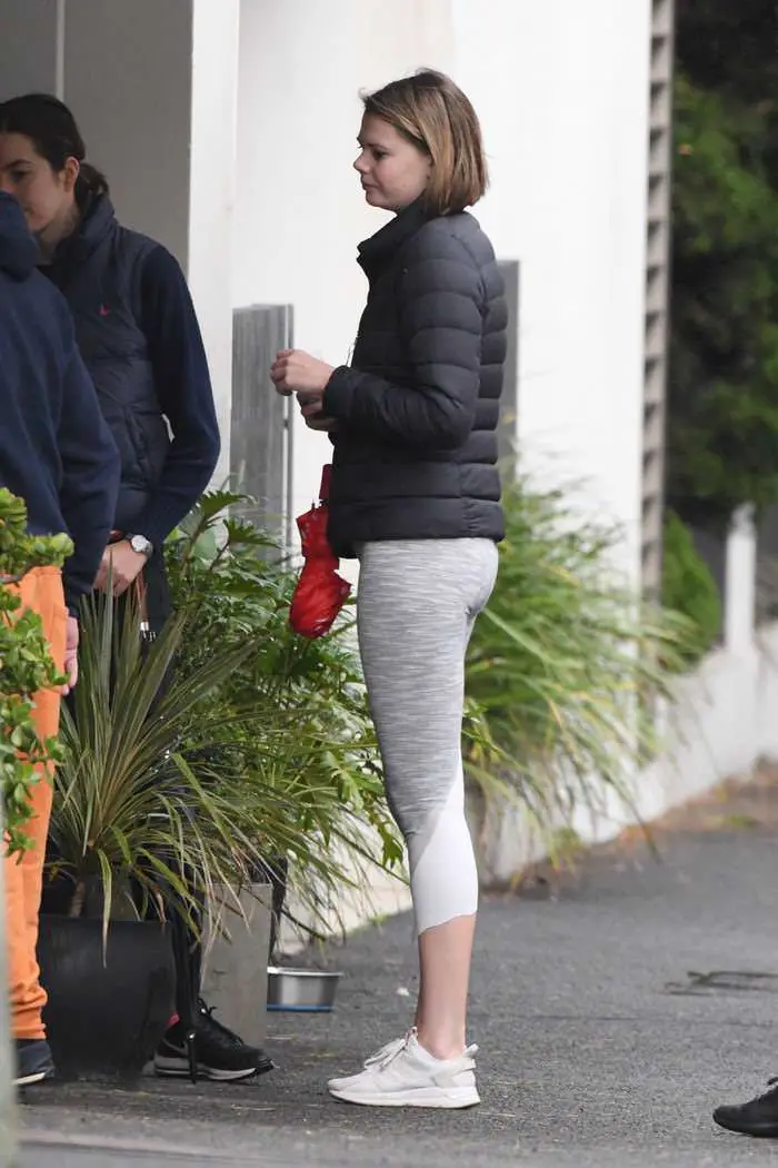 lucia hawley stepped out with a friend to grab a coffee in sydney 4