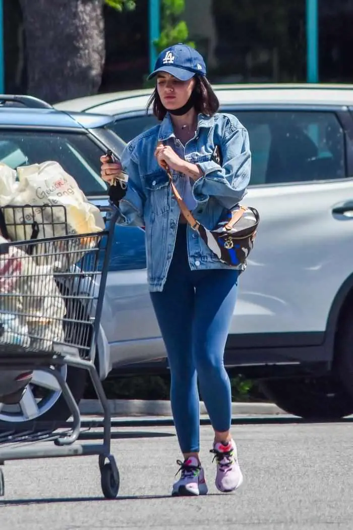 lucy hale in skintight leggings as she shops for groceries 2