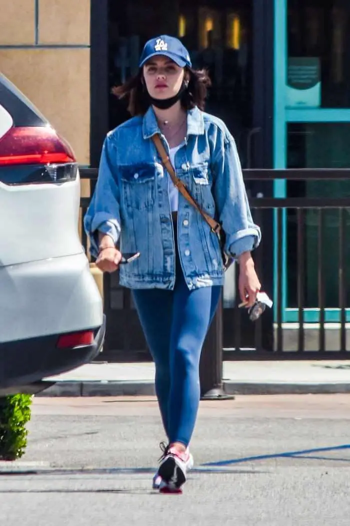 lucy hale in skintight leggings as she shops for groceries 4
