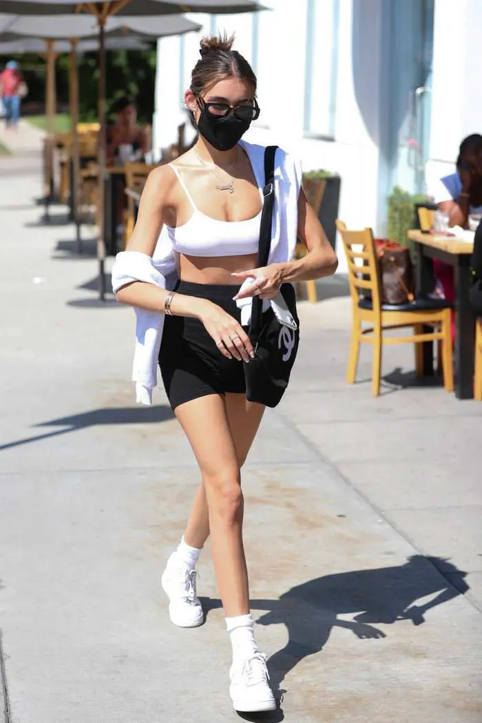 madison beer looks captivating on a date with nick austin in cafe 3