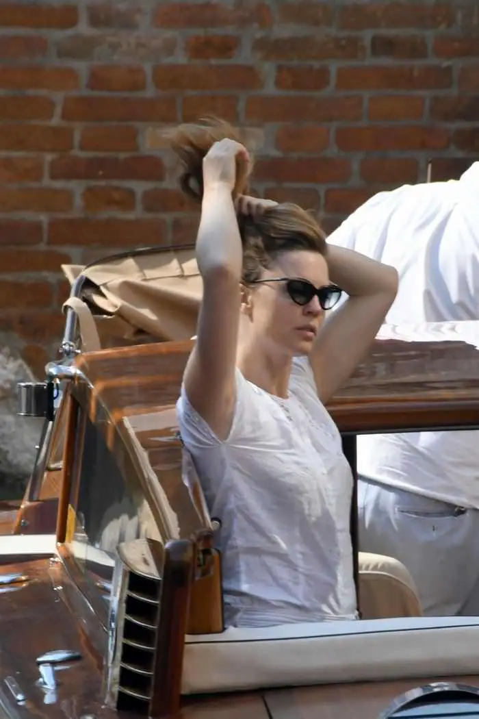 melissa george looks chic as she enjoys shopping in italy 3
