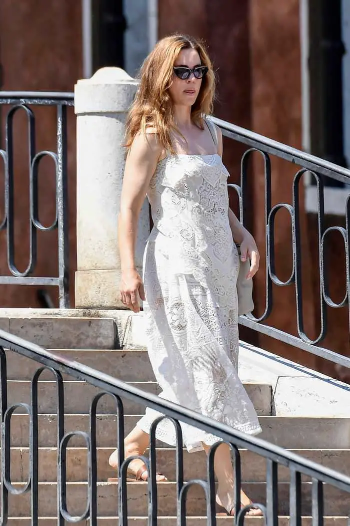 melissa george steps out in a white lace dress to stroll in venice 1