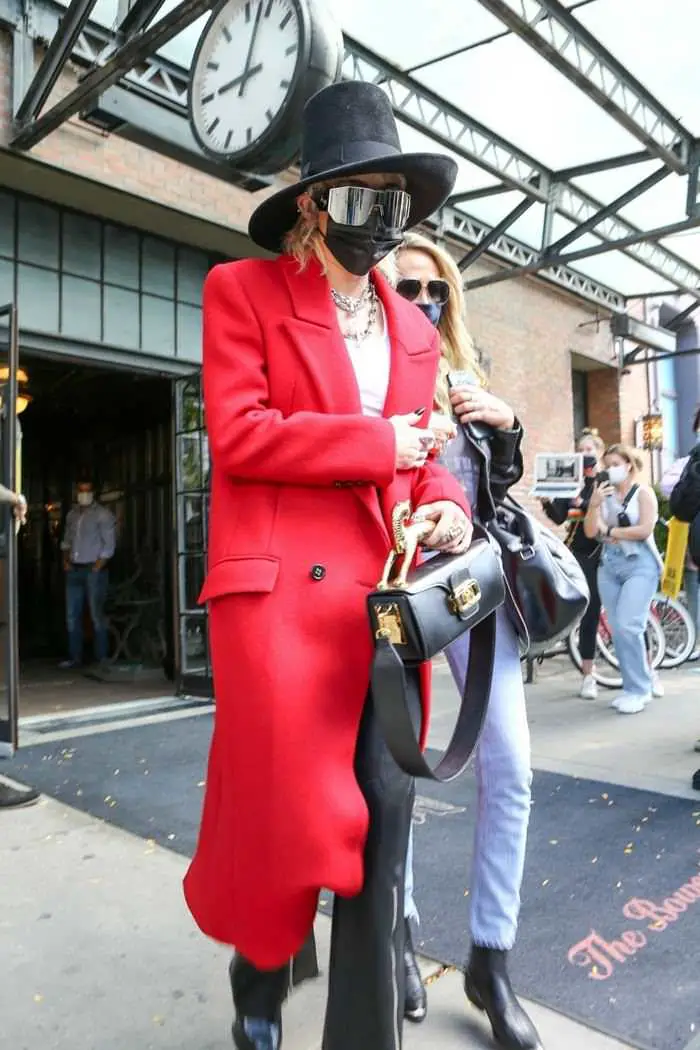 miley cyrus rocks a daring funky chic look in nyc with mom tish 1