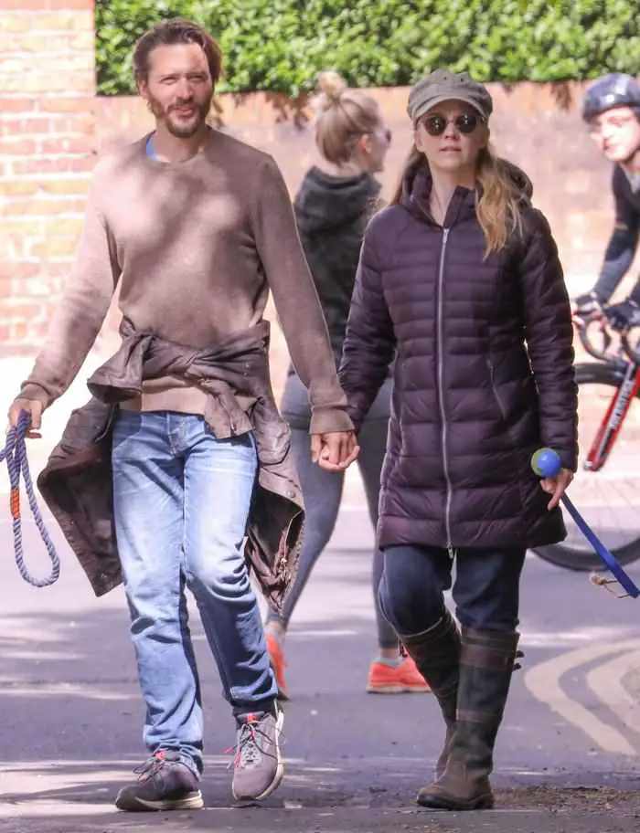 natalie dormer stepped out with her bf in a romantic stroll 1
