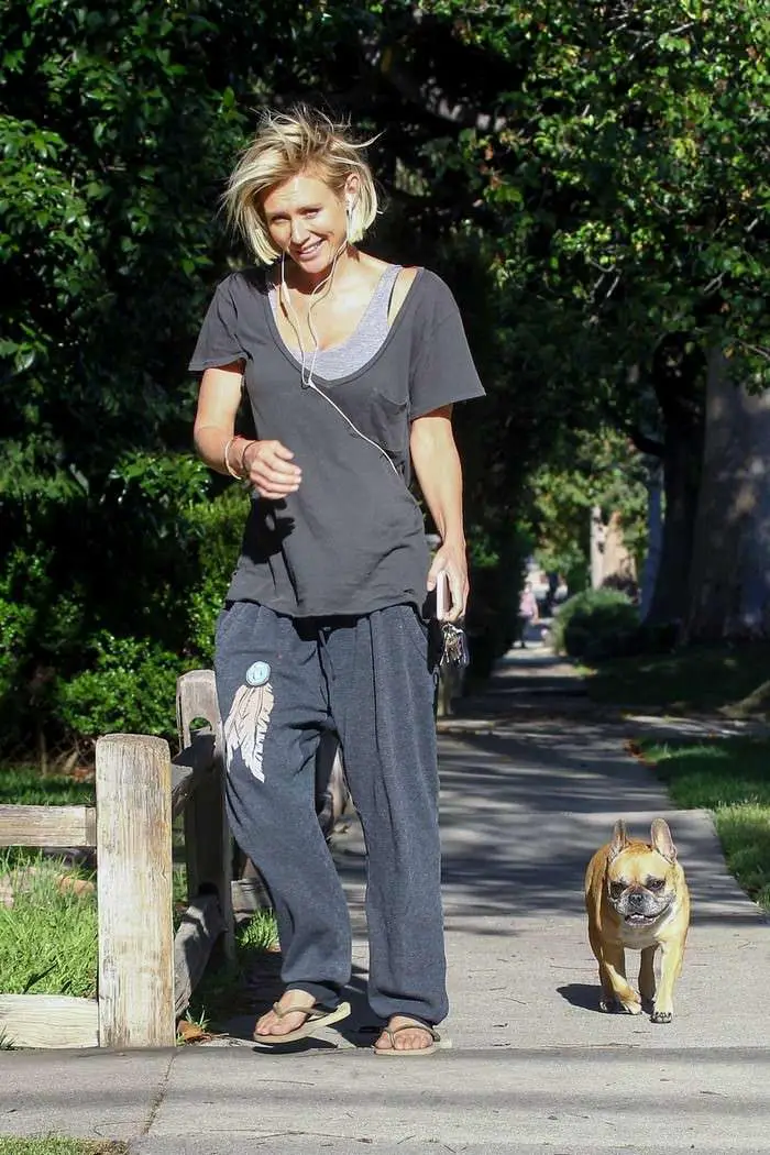 nicky whelan rocks a new haircut as she steps out in la 3