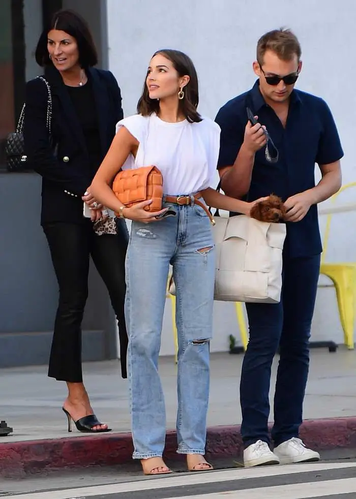 olivia culpo looks chic as she goes in shopping with sister sophia 1