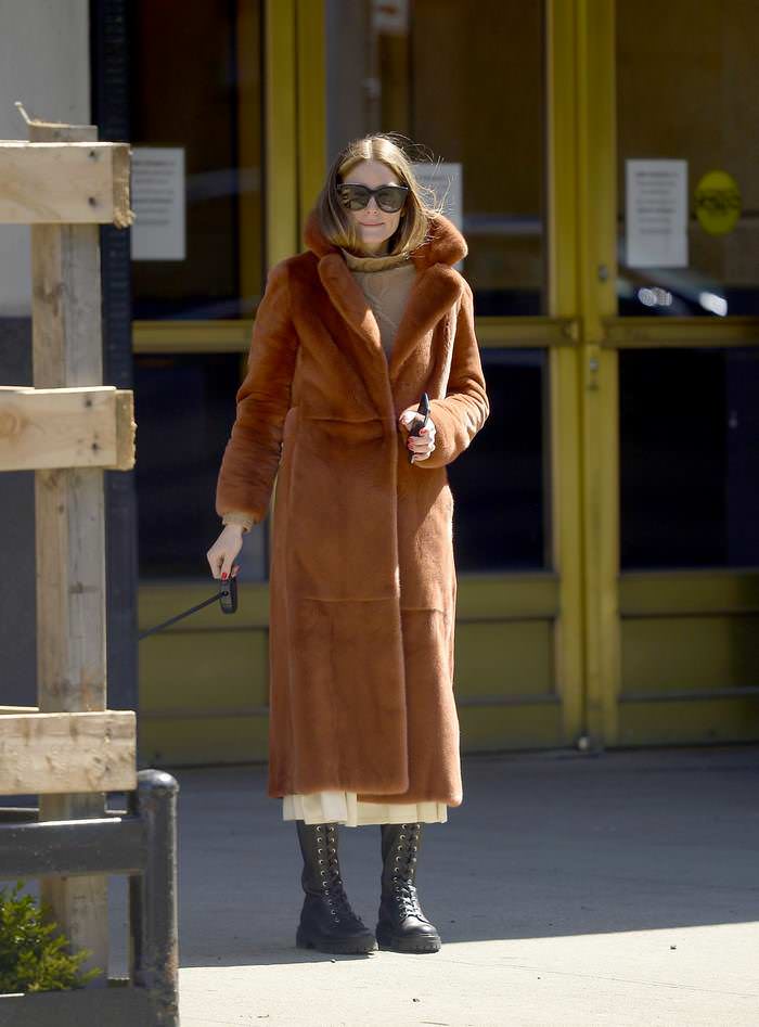 olivia palermo walks her dog in new york 3