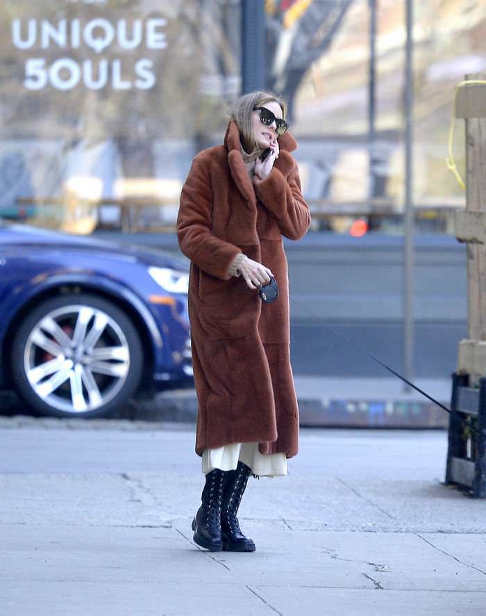 olivia palermo walks her dog in new york 4