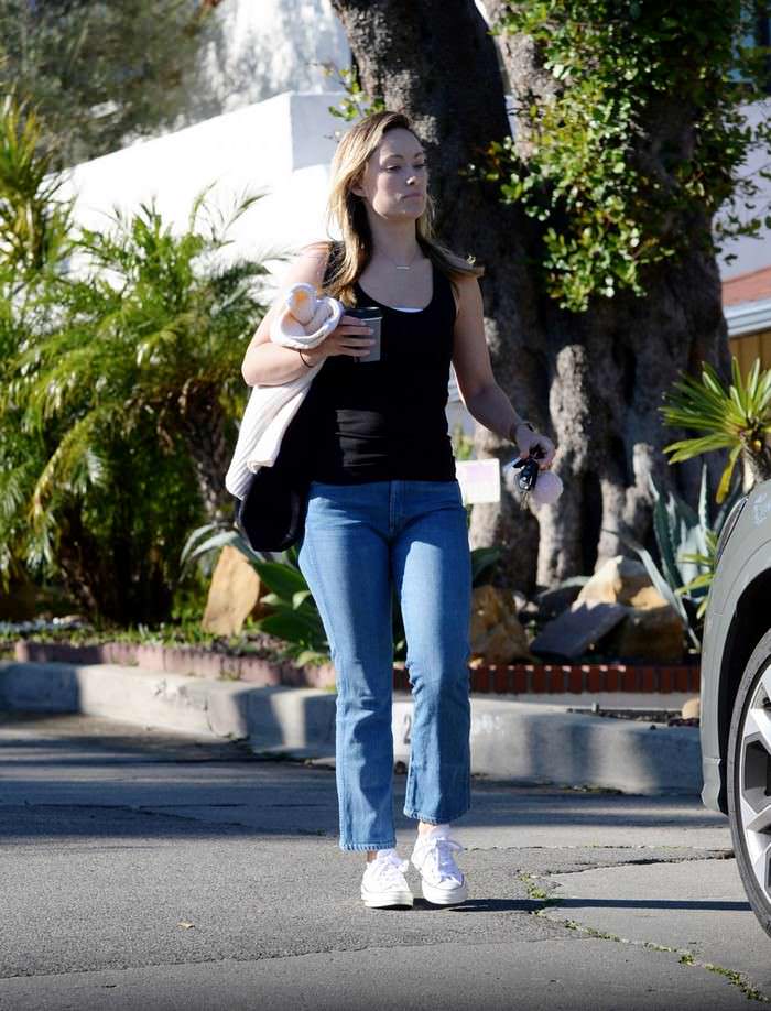 olivia wilde went to grab coffee in los angeles 3