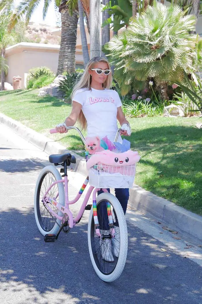 paris hilton riding her pink bike in beverly hills 1