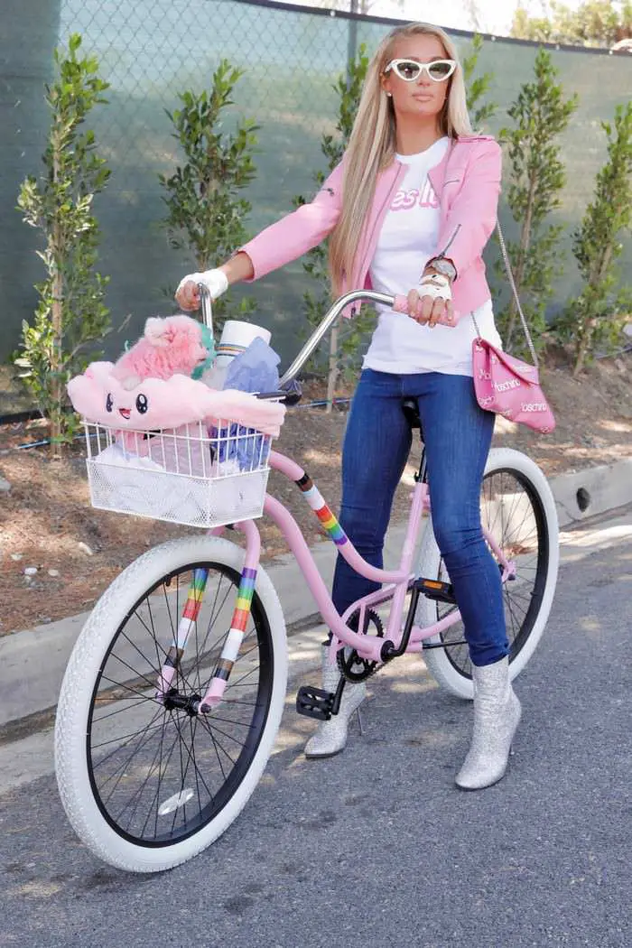 paris hilton riding her pink bike in beverly hills 4