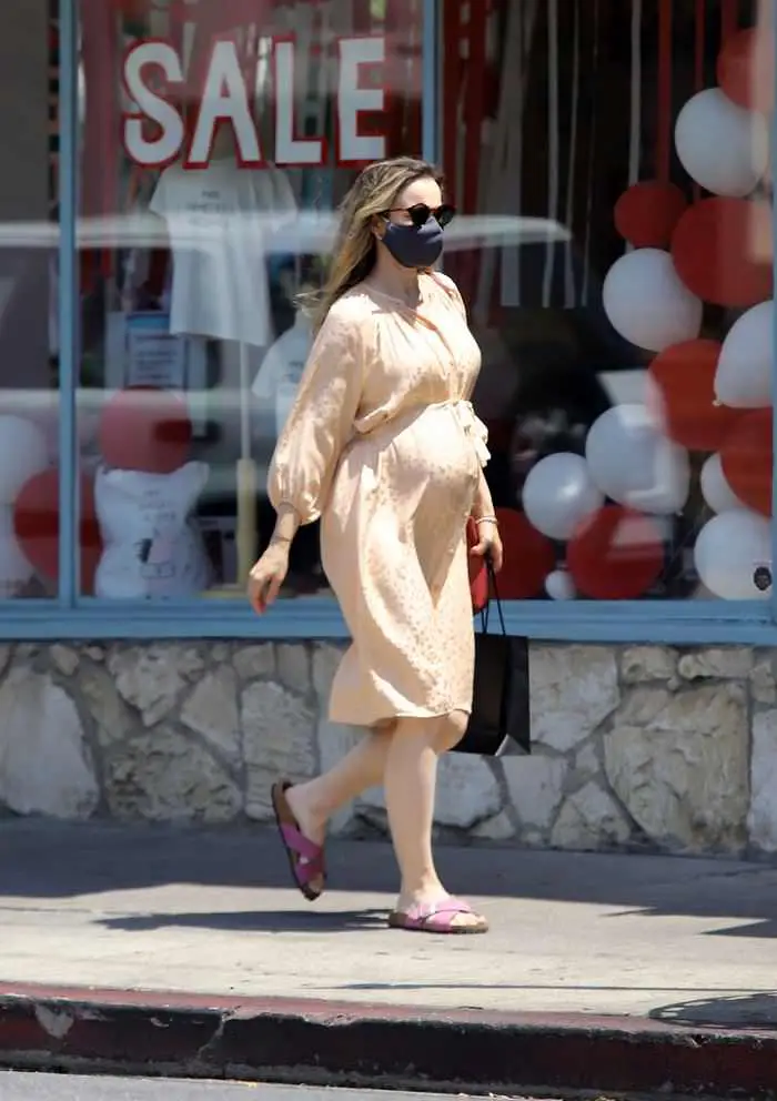 rachel mcadams pregnant runs errands in a vintage style silk dress in la 4