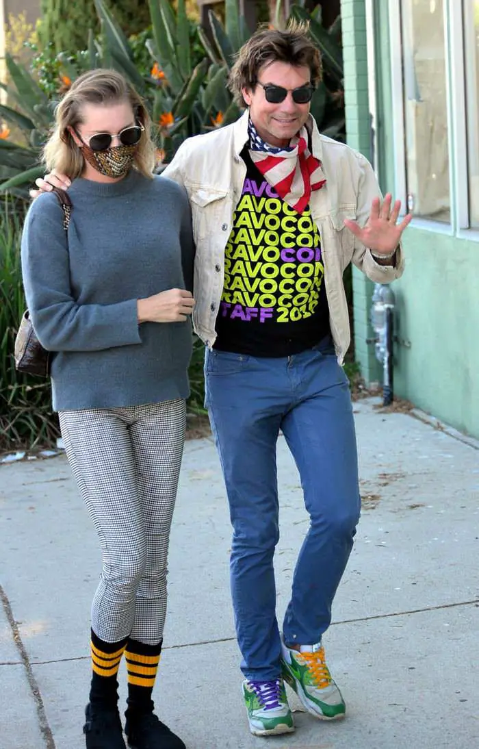rebecca romijn and jerry o connell out to stroll in los angeles 4