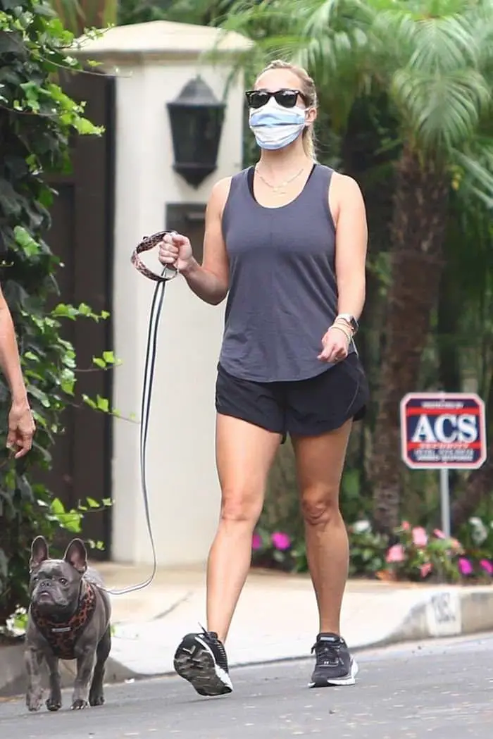 reese witherspoon works on her cardio while walking her dog in los angeles 1