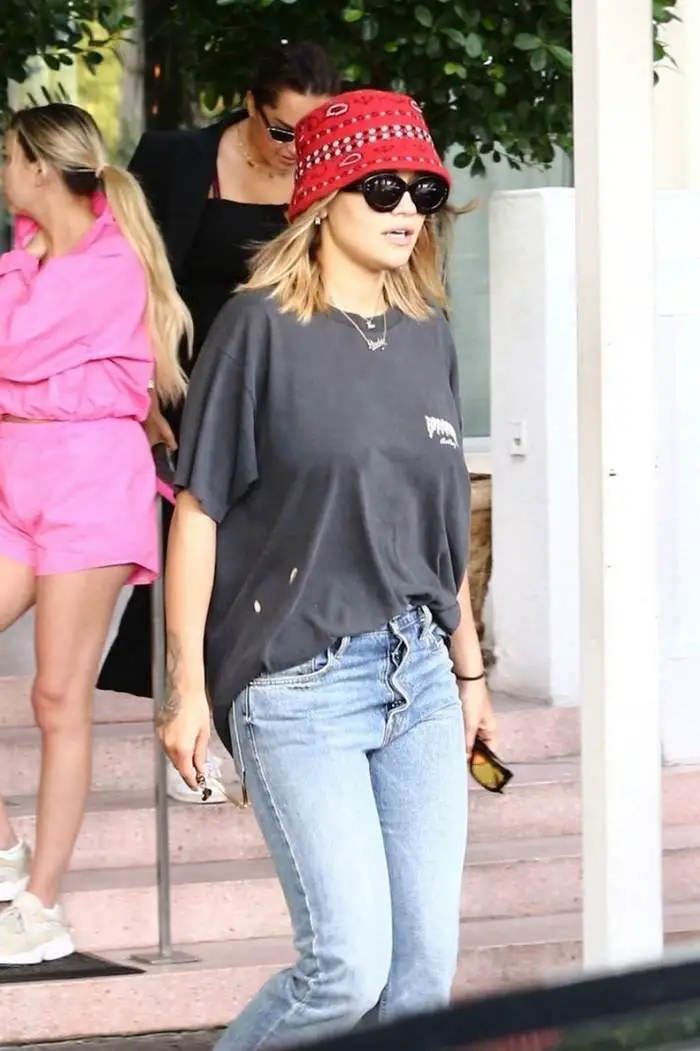 rita ora arrives to her hotel in miami 4