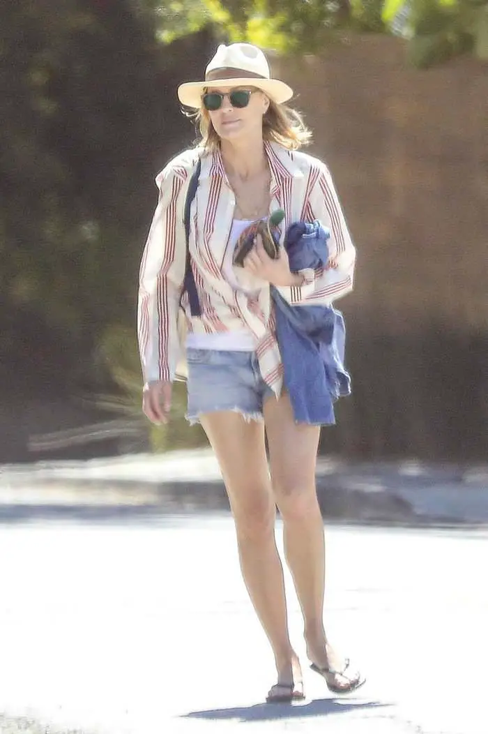 robin wright out in venice in cut off denim shorts 2