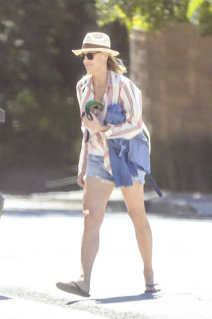 robin wright out in venice in cut off denim shorts 3