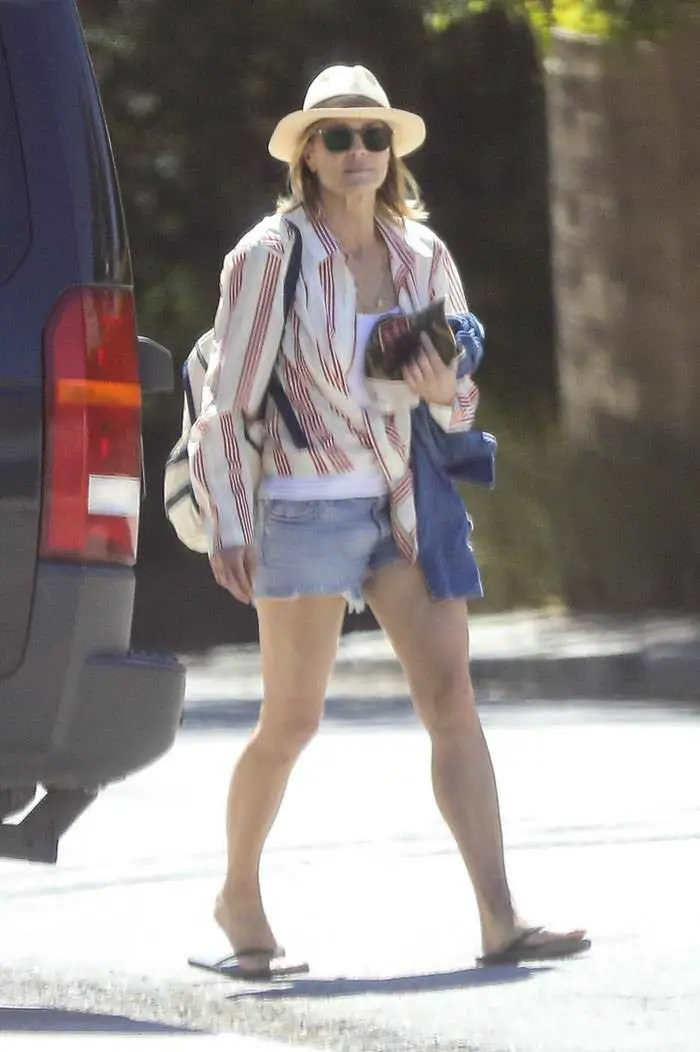 robin wright out in venice in cut off denim shorts 4