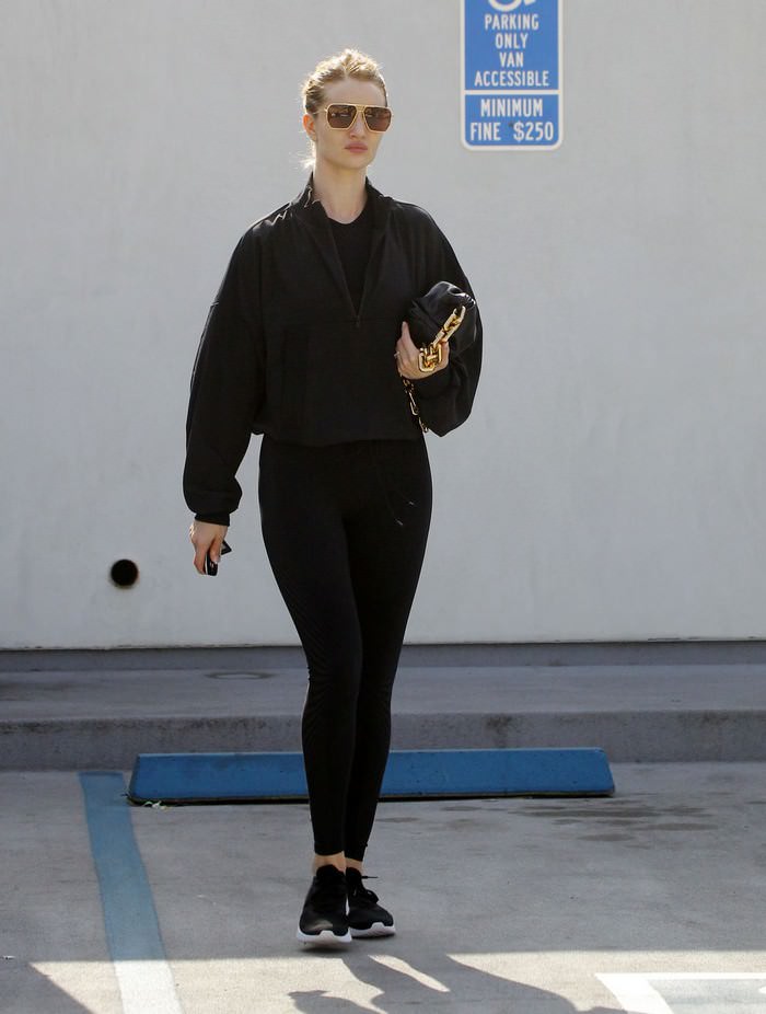 rosie huntington whiteley in black outfit out in los angeles 2