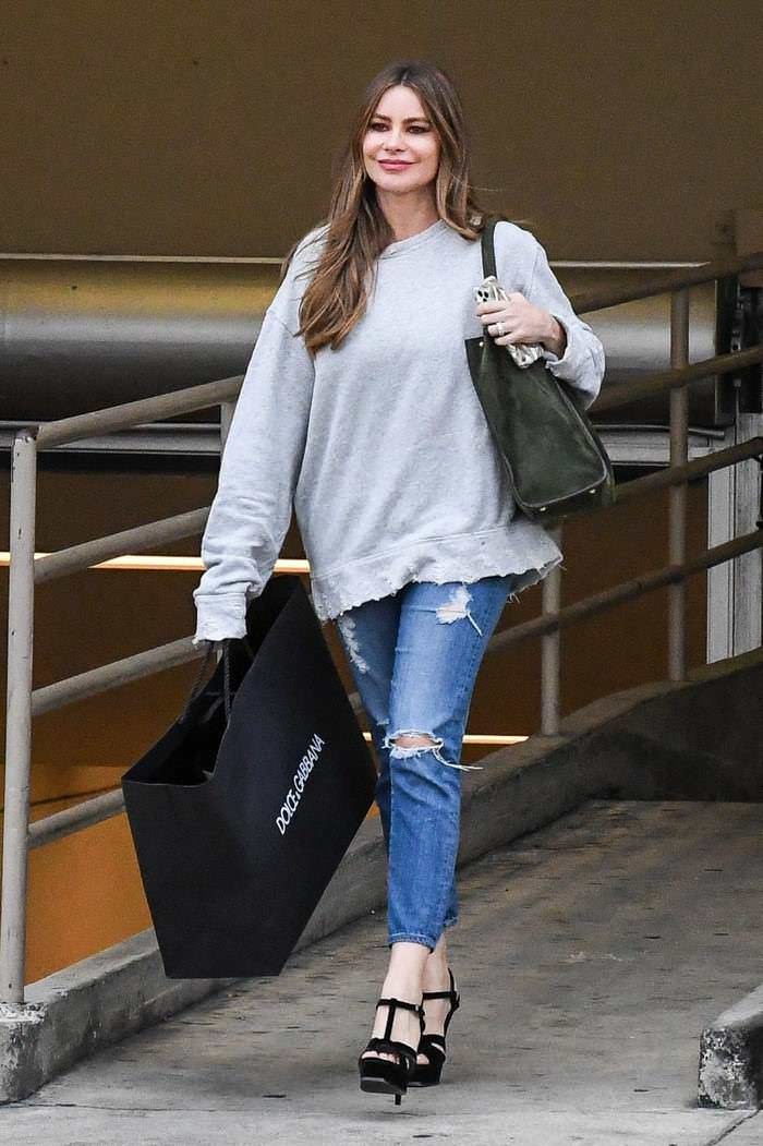 sofia vergara in ripped jeans out in beverly hills 2